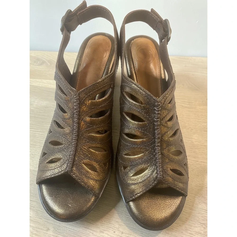 Nurture‎ Penelope Metallic Bronze Cutout Slingback Heel Sandals Women's 7 *NWOT